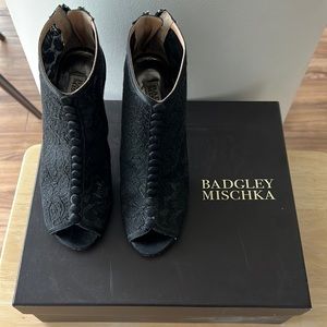 Badgley Mischka Nerina Lace heel - BLACK - SIZE 6.5